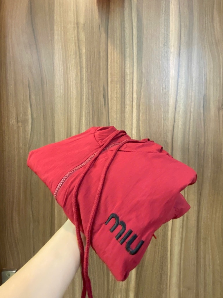 ÁO GIÓ LOGO MIU 4 MÀU NỮ THU ĐÔNG SẴN (SALE 85k)