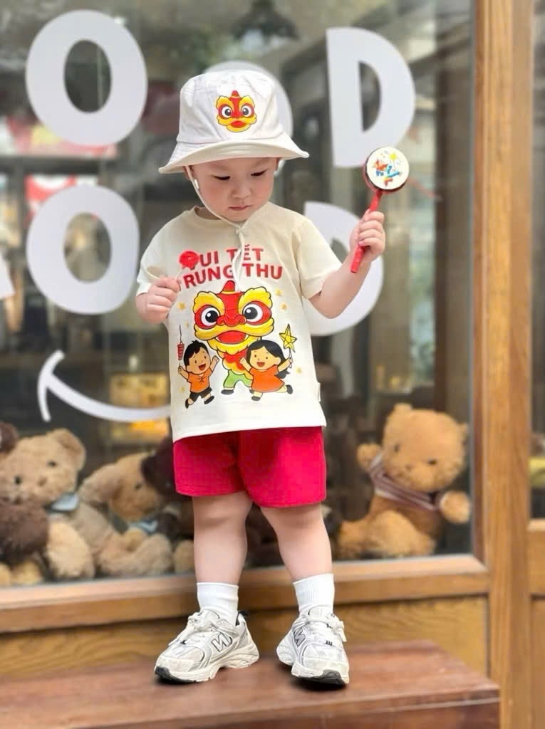 SÉT CỘC BE VUI TẾT TRUNG THU QUẦN ĐỎ KÈM MŨ LÂN BÉ TRAI