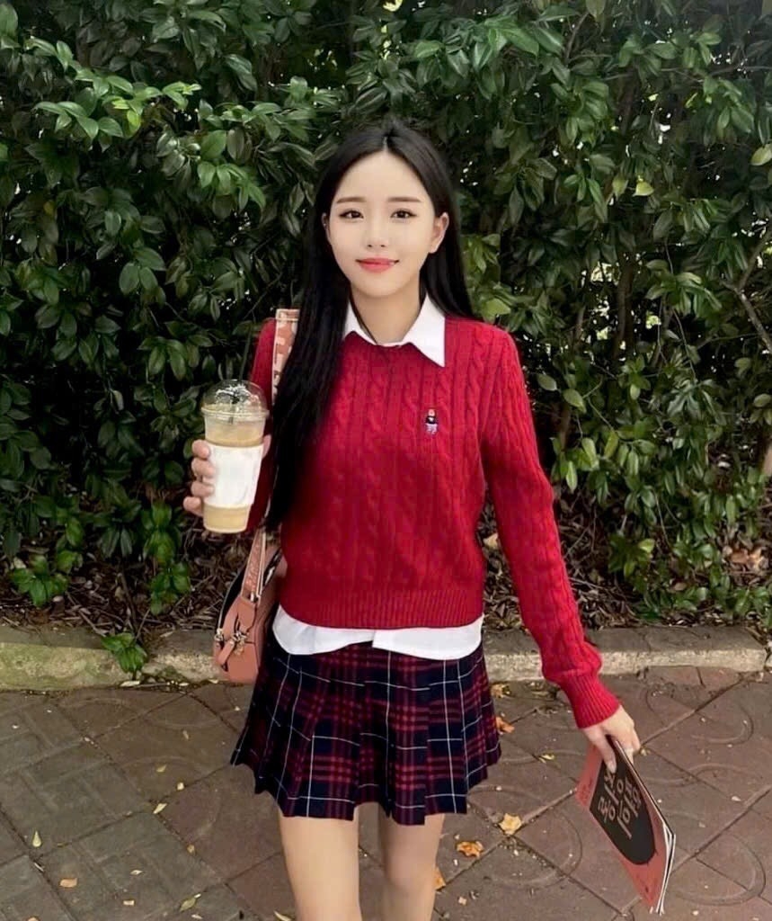 ÁO LEN WHO.A.U THÊU GẤU NỮ THU ĐÔNG