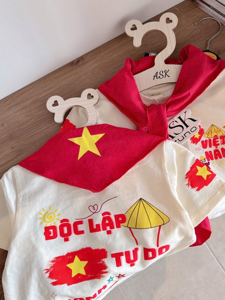 SET ĐỘC LẬP TỰ DO KÈM KHĂN BÉ TRAI BÉ GÁI