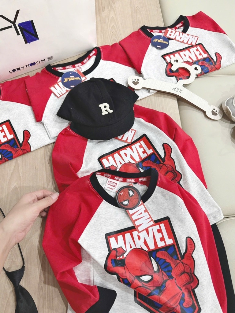 SET BỘ DÀI NGƯỜI NHỆN – QUẦN CHÂN CUA ĐỎ ĐEN BÉ TRAI