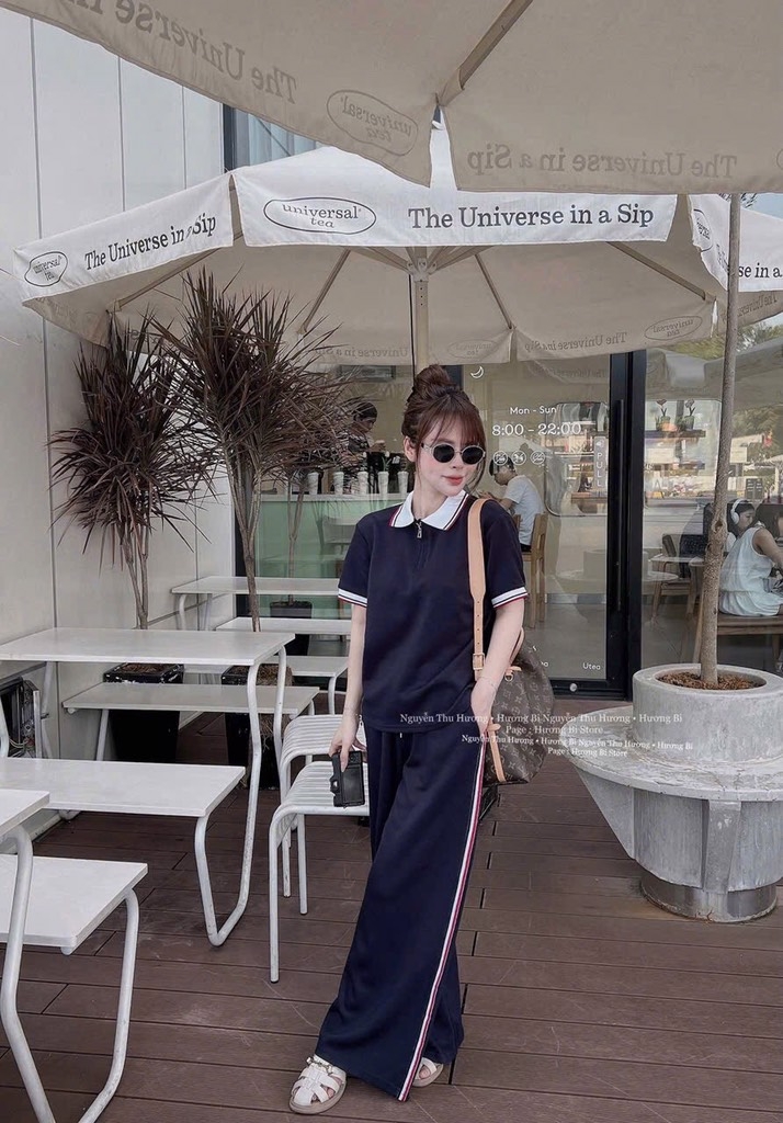 SET THAN POLO PHỐI QUẦN DÀI KẺ ĐỎ NỮ SẴN