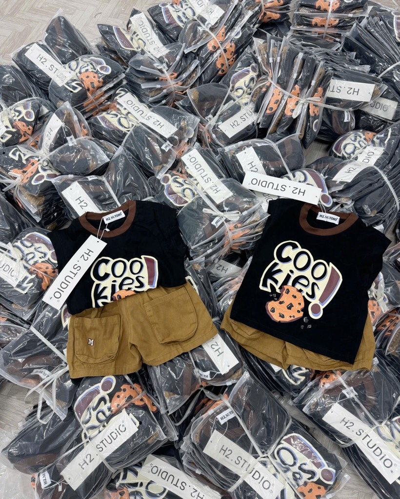 SET ÁO ĐEN QUẦN NÂU BÉ TRAI(XẢ 65k)