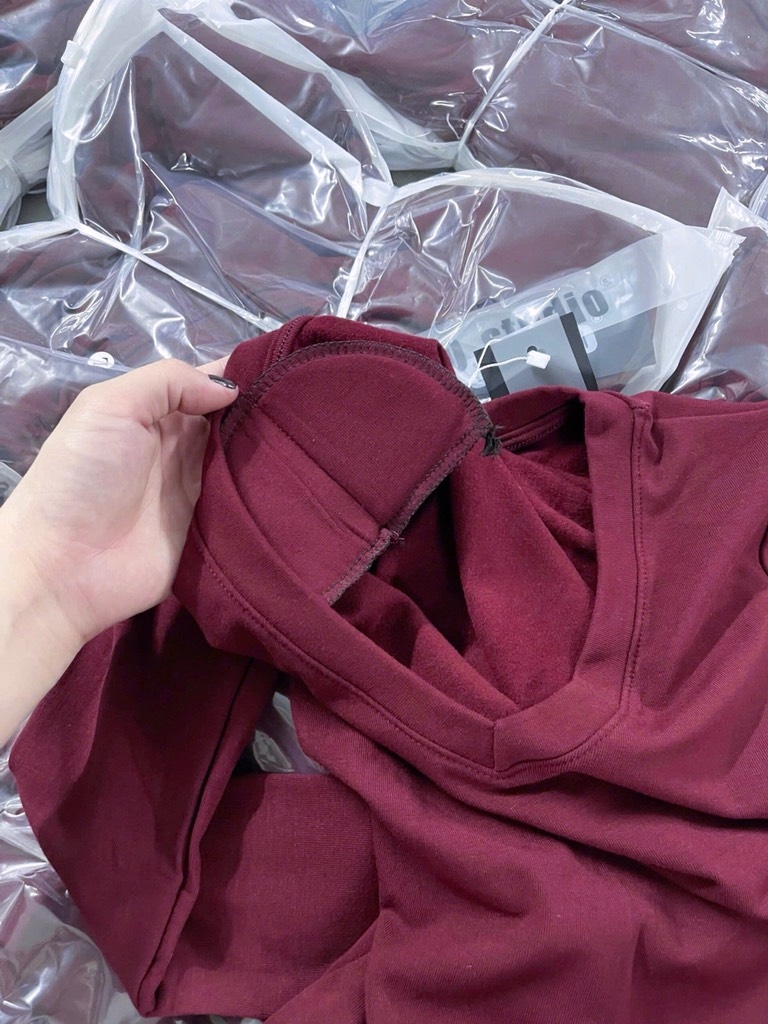 ÁO CỔ TIM BASIC MÀU ĐỎ ĐEN DÀI TAY NỮ THU ĐÔNG SẴN