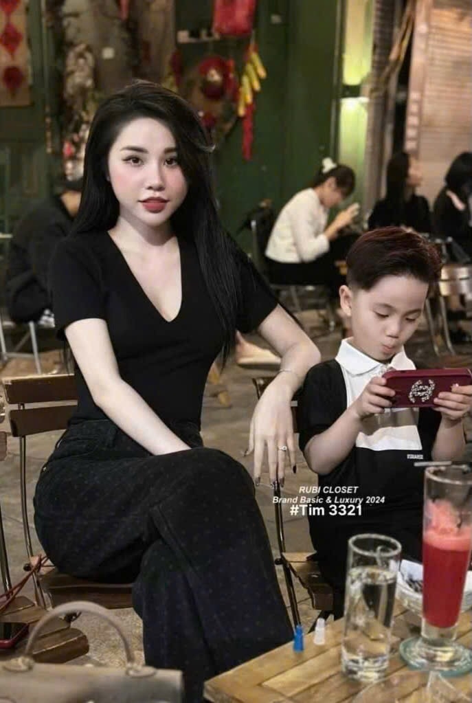 SET 3 ÁO ZIP CỔ TIM ĐEN TRẮNG ĐỎ NỮ