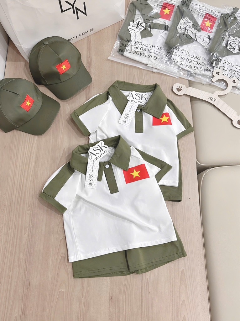 SET POLO CỜ ĐỎ SAO VÀNG KÈM MŨ BÉ TRAI(XẢ 69k)