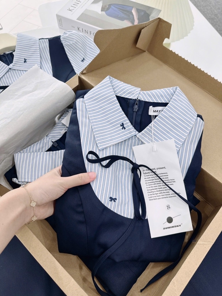 VÁY PHỐI KẺ ĐÍNH NƠ TRƯỚC NỮ