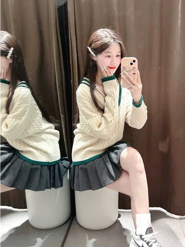 LEN ĐỎ KEM CỔ TIM VẶN THỪNG