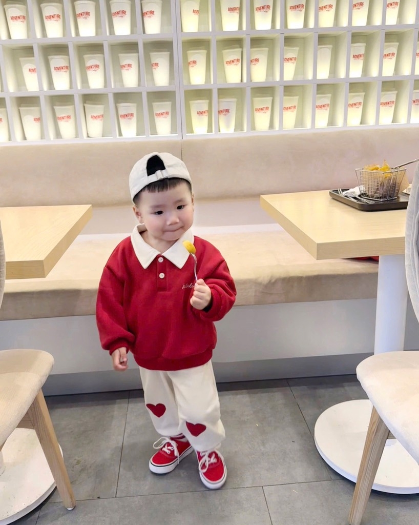 SET BỘ DÀI ÁO POLO ĐỎ PHỐI CỔ TRẮNG QUẦN NỈ TRẮNG BÉ TRAI BÉ GÁI
