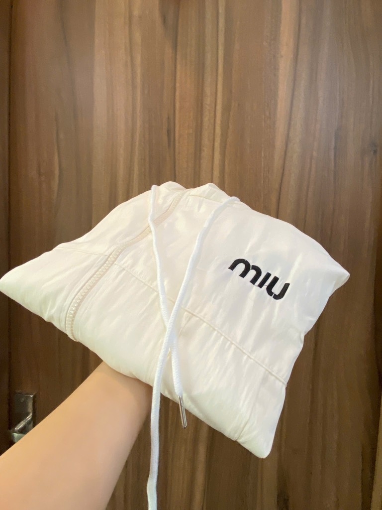 ÁO GIÓ LOGO MIU 4 MÀU NỮ THU ĐÔNG SẴN (SALE 85k)