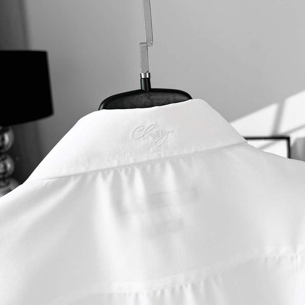 Áo Sơ Mi Tay ngắn Bigsize Trơn Logo thêu Gấu Màu Trắng