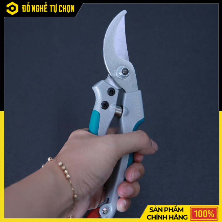 Kéo Cắt Tỉa Cành TOTAL THTP62082 – 8” (205mm) – Lưỡi Carbon Mạ Crôm – Tay Cầm Nhôm TPR – Bền Sắc, Cắt Êm Tay – Hàng Chính Hãng Có VAT