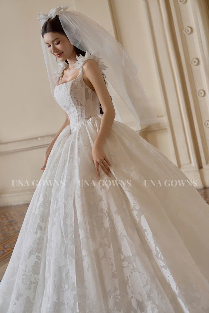 VÁY CƯỚI ĐÍNH ĐÁ CAO CẤP KẾT HỢP PHA LÊ SEQUIN LẤP LÁNH SÁNG BẬT MỌI KHÔNG GIAN