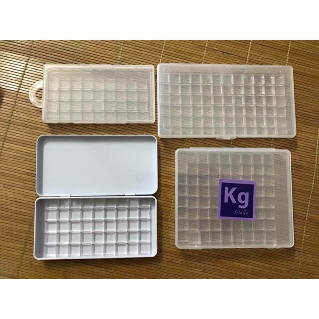 Hộp nhựa rỗng nhỏ gọn tiện lợi