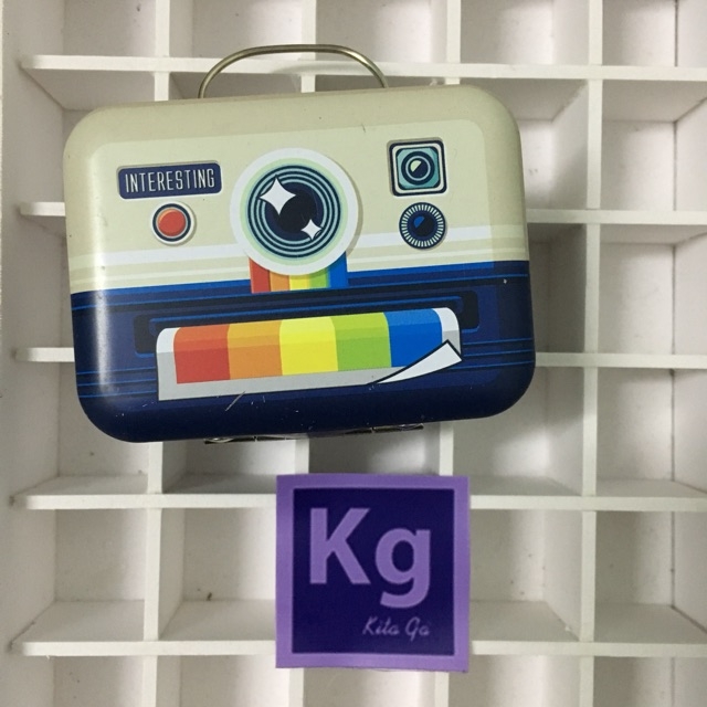 Hộp thiếc nhỏ có quai hình vali