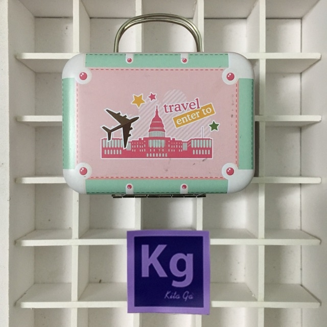 Hộp thiếc nhỏ có quai hình vali