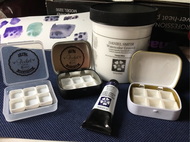 Hộp nhựa rỗng nhỏ gọn tiện lợi