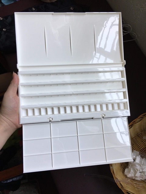Hộp nhựa đựng màu kèm khay palette St. Pertersburg chính hãng JSC cùng hãng sản xuất Whitenights