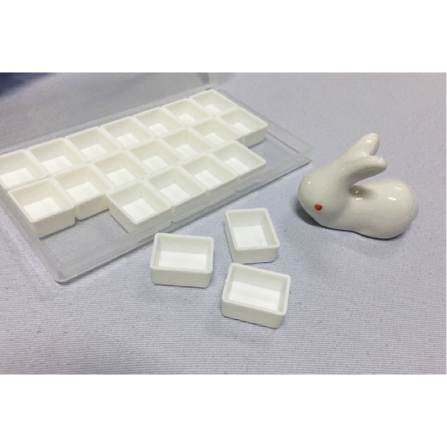 Pan rỗng đựng màu nhỏ gọn tiện lợi