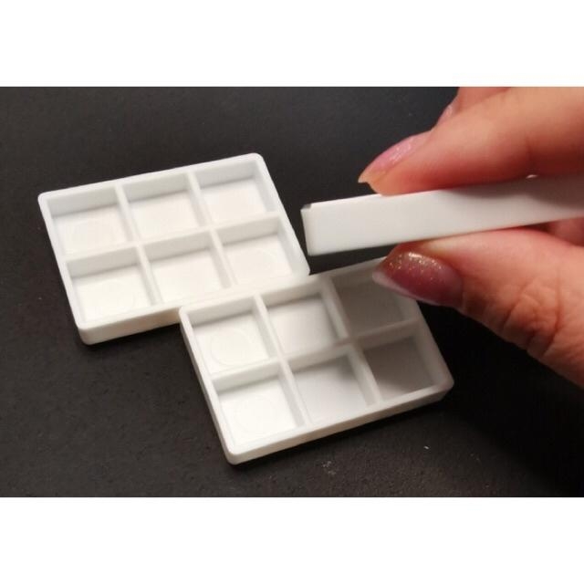 Pan rỗng đựng màu nhỏ gọn tiện lợi