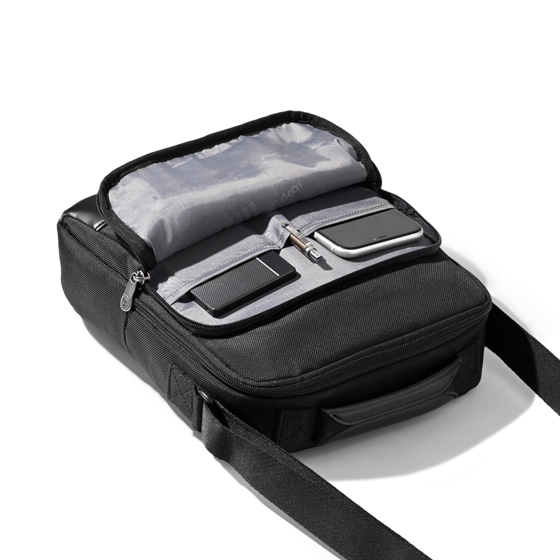 Túi đeo chéo chính hãng Mikkor dòng The Ralph Sling Premier