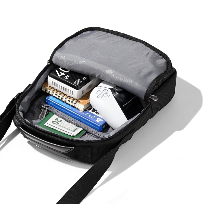 Túi đeo chéo chính hãng Mikkor dòng The Ralph Sling Premier