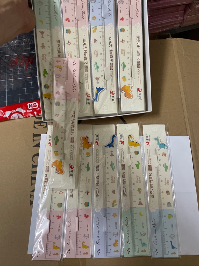 Thước Nhựa Cứng Đủ Hình Khủng Long 18cm 8683 (48 Cây/Hộp)