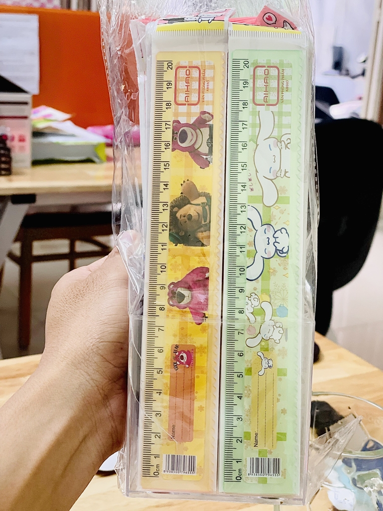 . Thước Nhựa Aihao 20cm KHÔNG BẢNG CỬU CHƯƠNG (100 Cây/Lon; 24 Lon/Thùng)