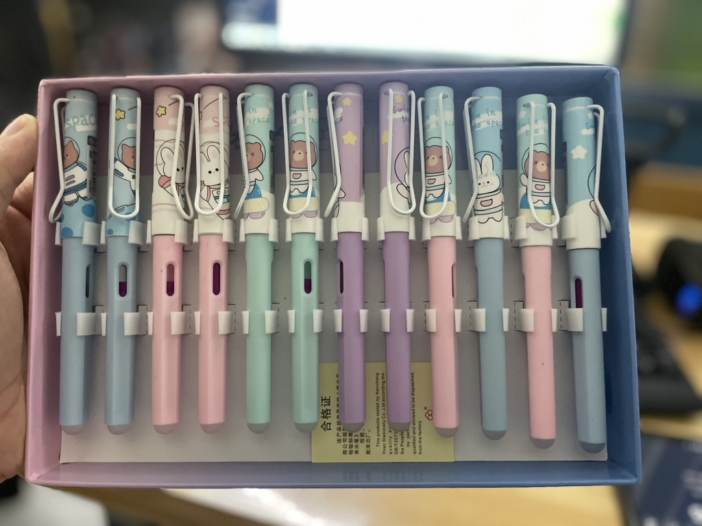 . Bút Máy NẮP ĐẬY Ống Mực Xóa Được (12 Cây/Hộp) 7002;7012;7003;7005;7006;4073;437;4659;4022;T98