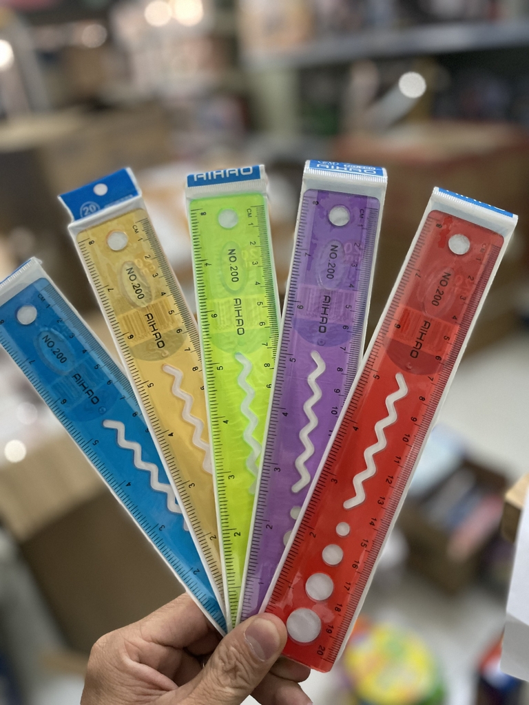 . Thước Dẻo LỖ Aihao 200 (24 Cây/Hộp; 60 Hộp/Thùng) - 20 CM