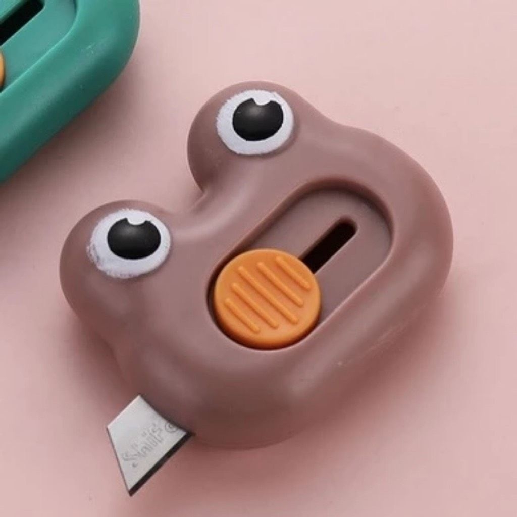 Dao Rọc Giấy Hình Ếch 8147 (24 Cái/Hộp; 20 Hộp/ Thùng)