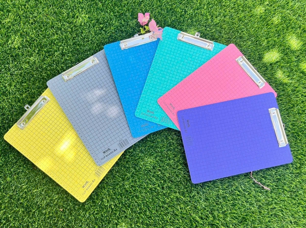 Win Q Bìa Trình Ký Gỗ A4 (Nhiều Màu) (Vàng, Xám, Dương, Lá, Hồng, Tím) (10 Cái/ Lốc; 50 Cái/ Thùng)