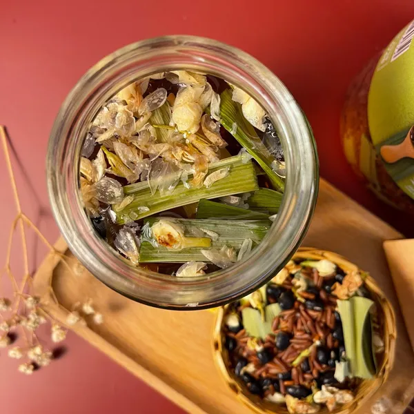 Trà gạo lứt đậu đen hoa nhài lá dứa thư giãn