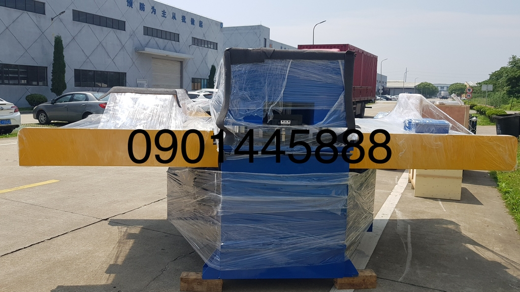 Máy cắt sản phẩm nhựa 100T