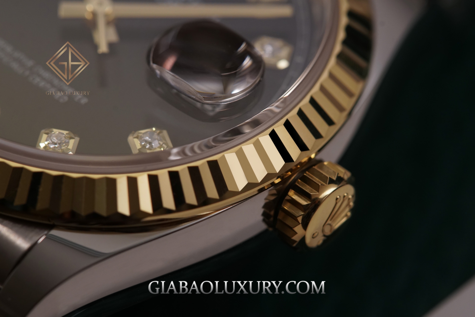 Đồng Hồ Rolex Datejust 36 126233 Mặt Số Đen Nạm Kim Cương