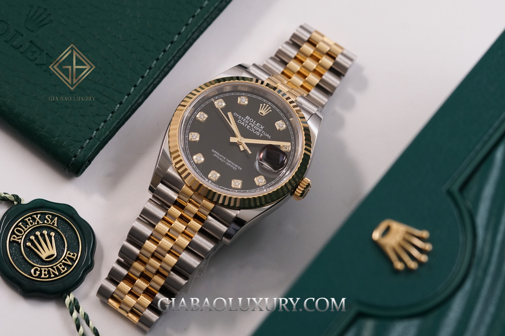 Đồng Hồ Rolex Datejust 36 126233 Mặt Số Đen Nạm Kim Cương