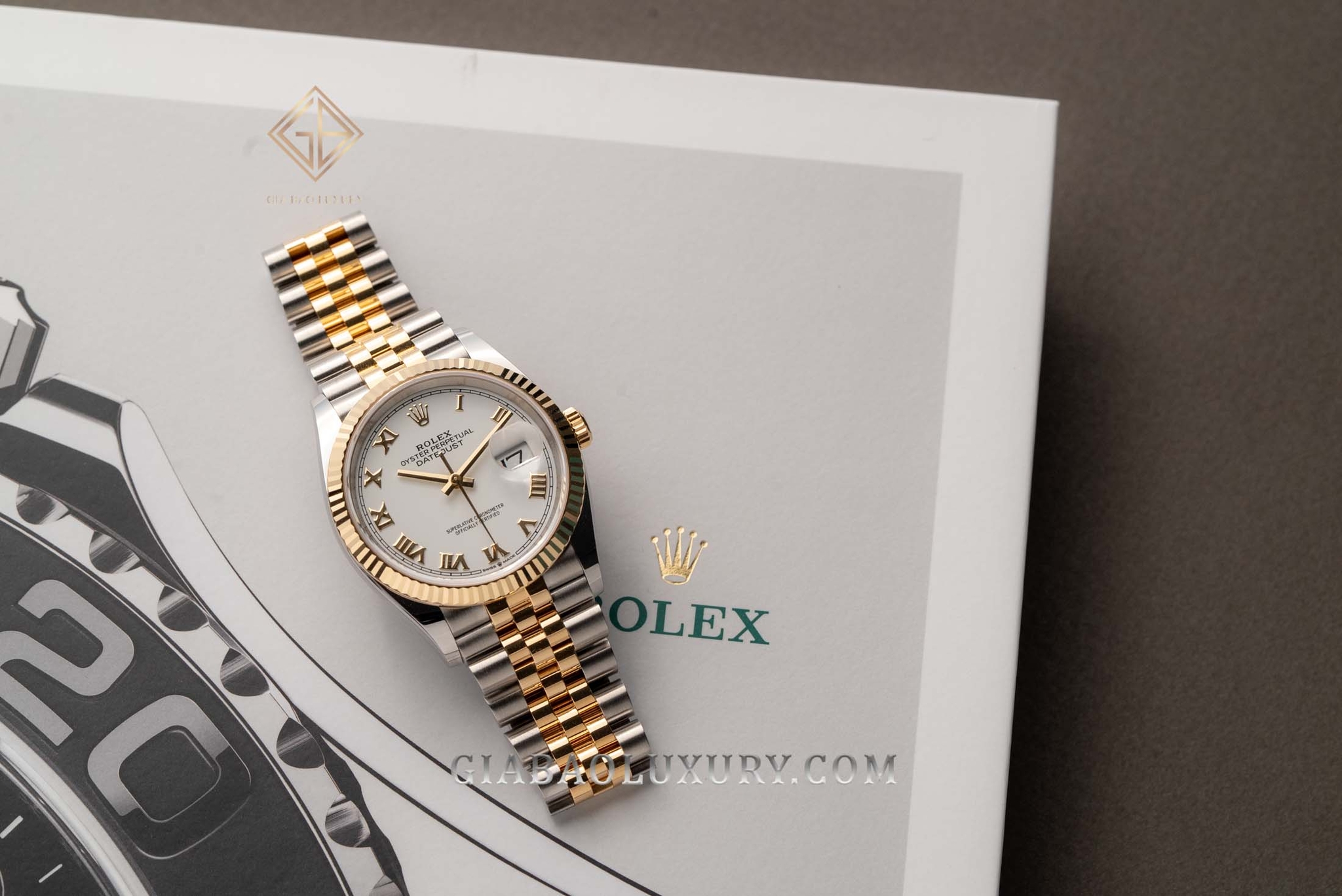 Đồng Hồ Rolex Datejust 36 126233 Mặt Số Trắng Cọc Số La Mã