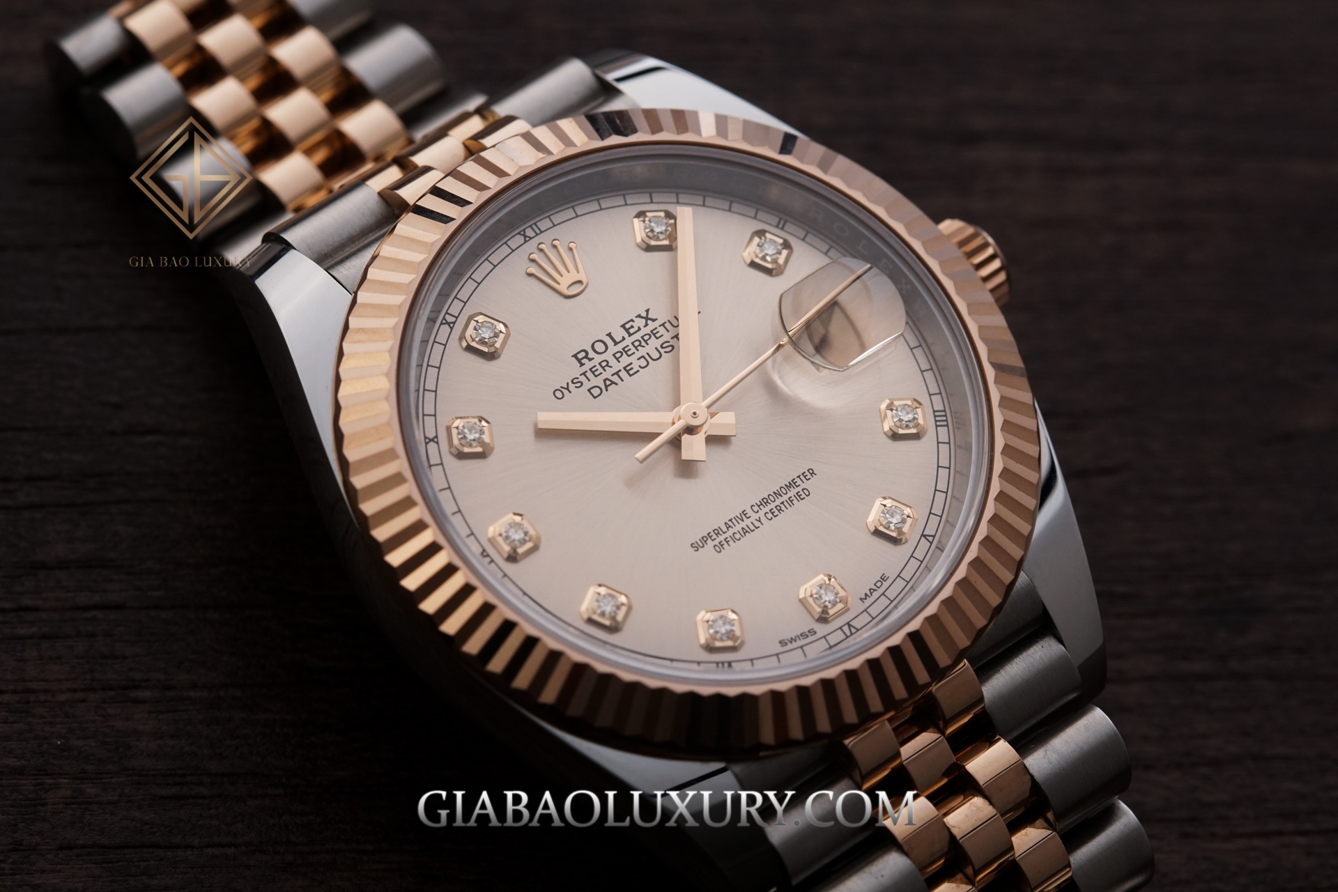 Đồng Hồ Rolex Datejust 41 126331 Mặt Số Sundust Nạm Kim Cương