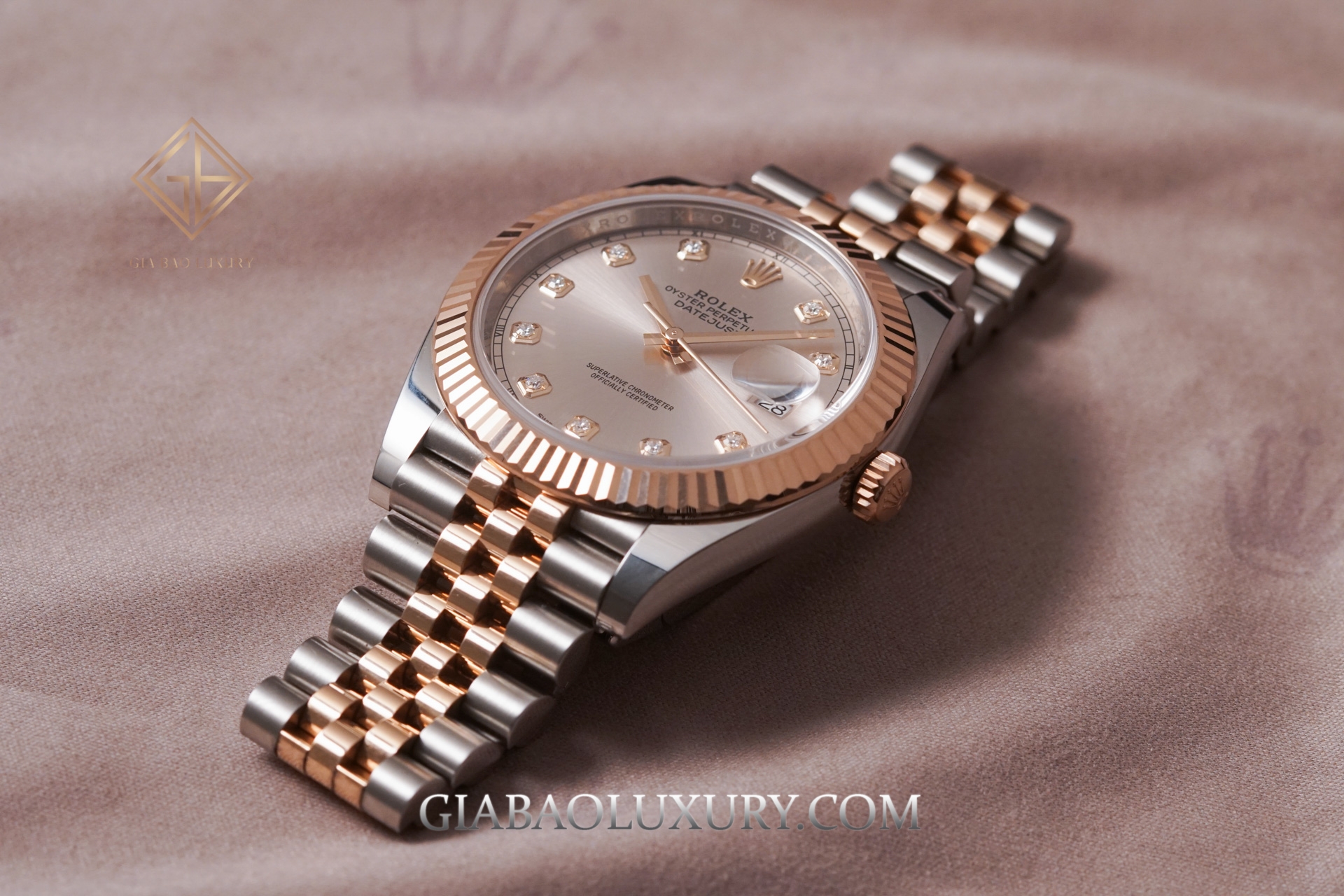 Đồng Hồ Rolex Datejust 41 126331 Mặt Số Sundust Nạm Kim Cương