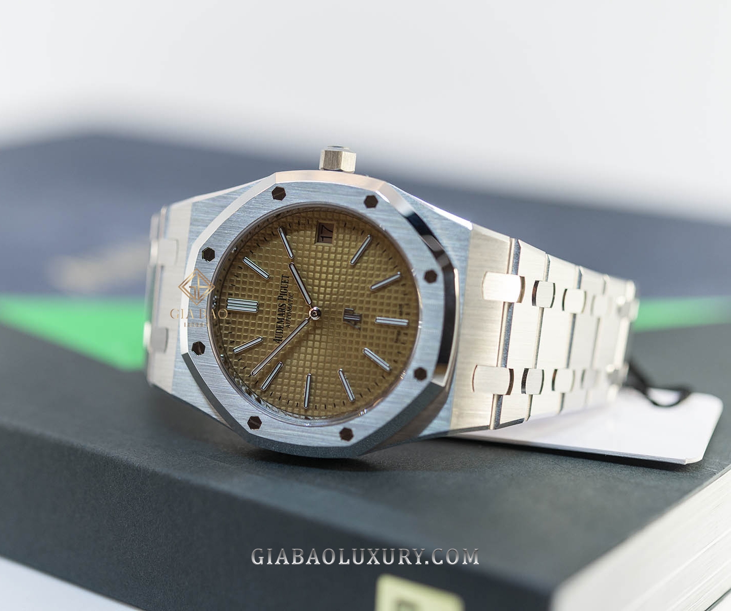 Đồng Hồ Audemars Piguet Royal Oak Jumbo Extra-Thin 15202BC.OO.1240BC.01