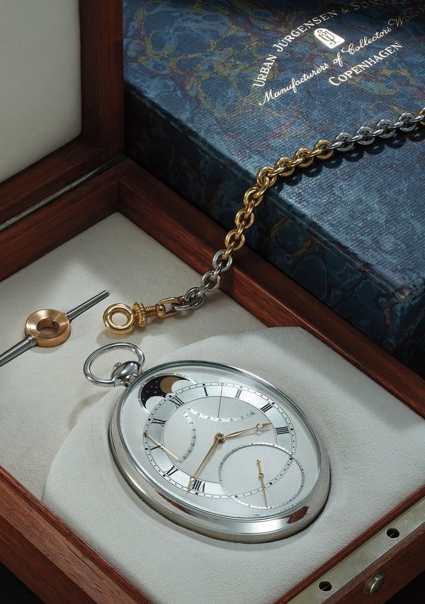 Oval của Derek Pratt cho Urban Jürgensen