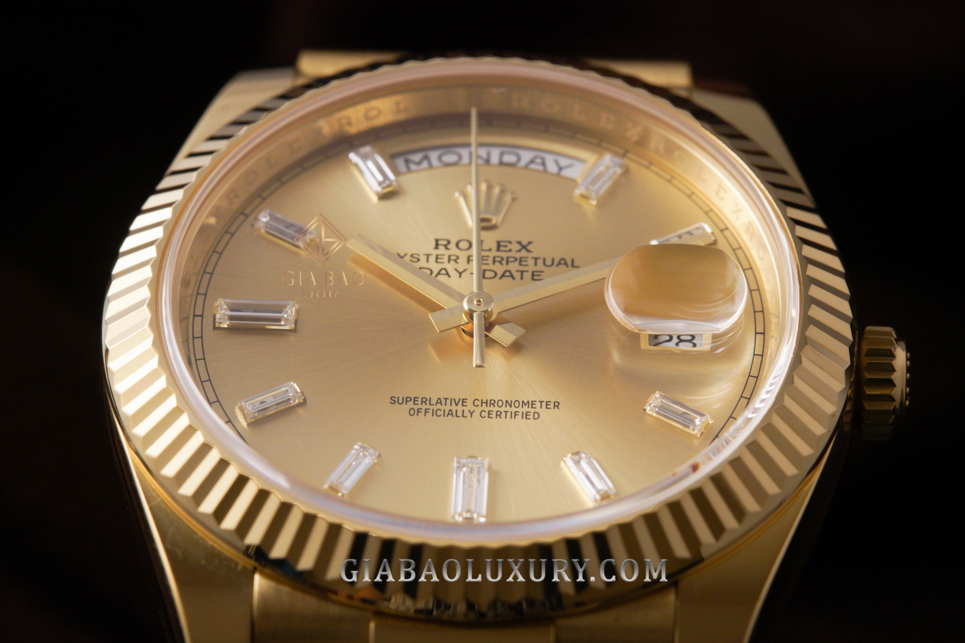 Đồng Hồ Rolex Day-Date 40 228238 Mặt Số Champagne Cọc Số Kim Cương