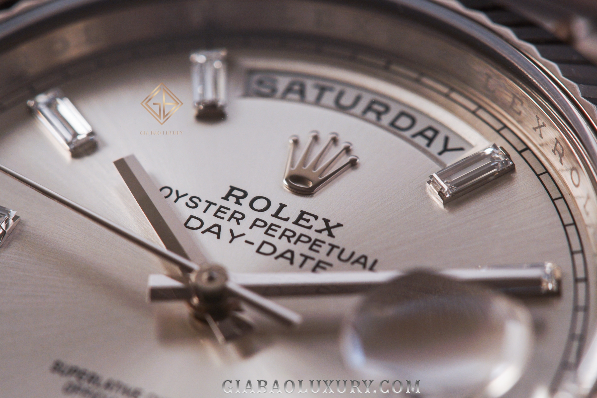đồng hồ Rolex Day-Date mang mã hiệu 228239