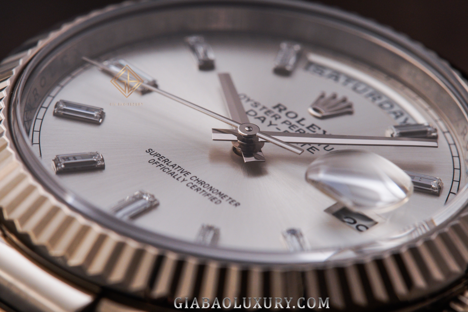 đồng hồ Rolex Day-Date mang mã hiệu 228239