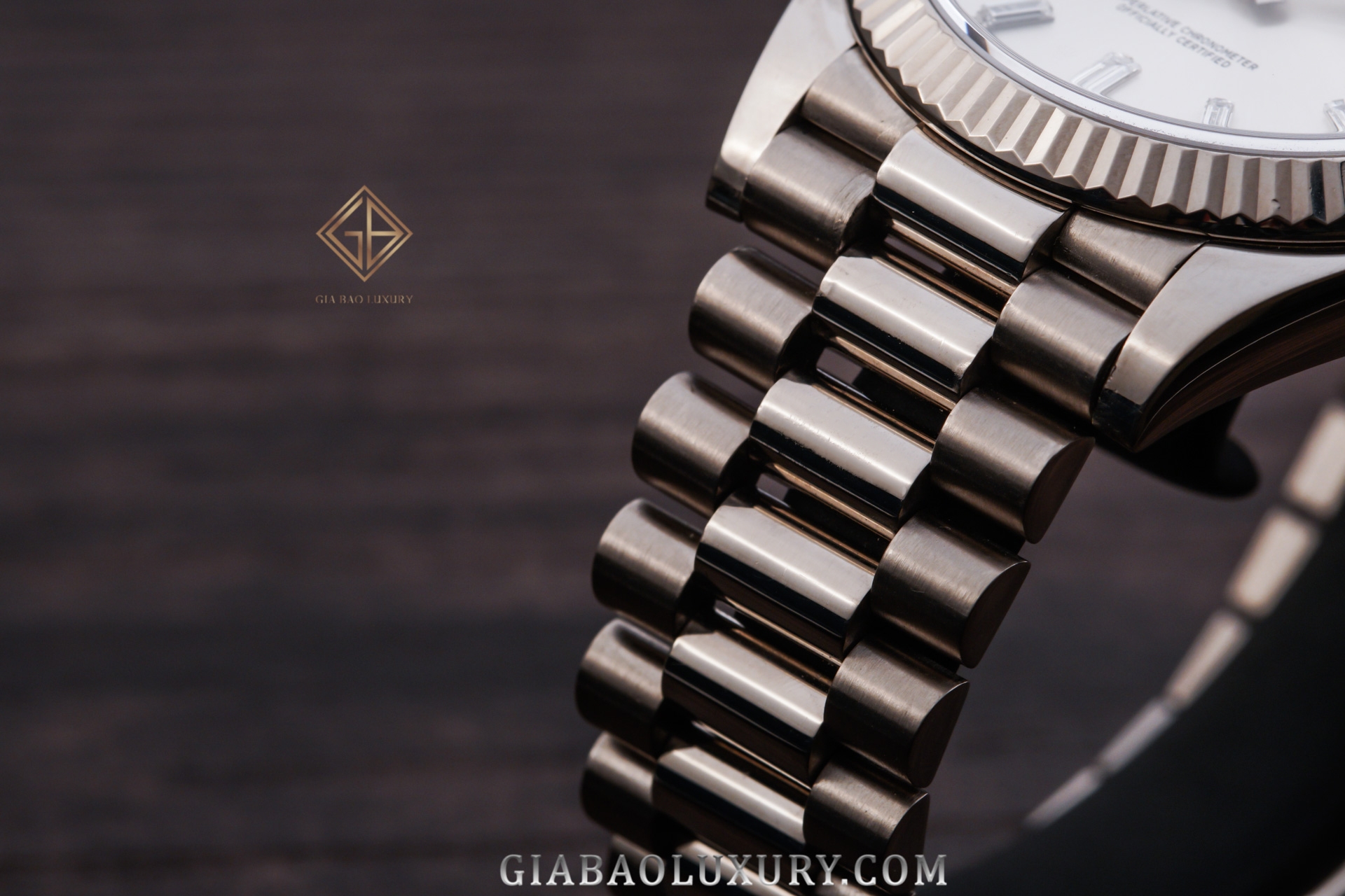 đồng hồ Rolex Day-Date mang mã hiệu 228239