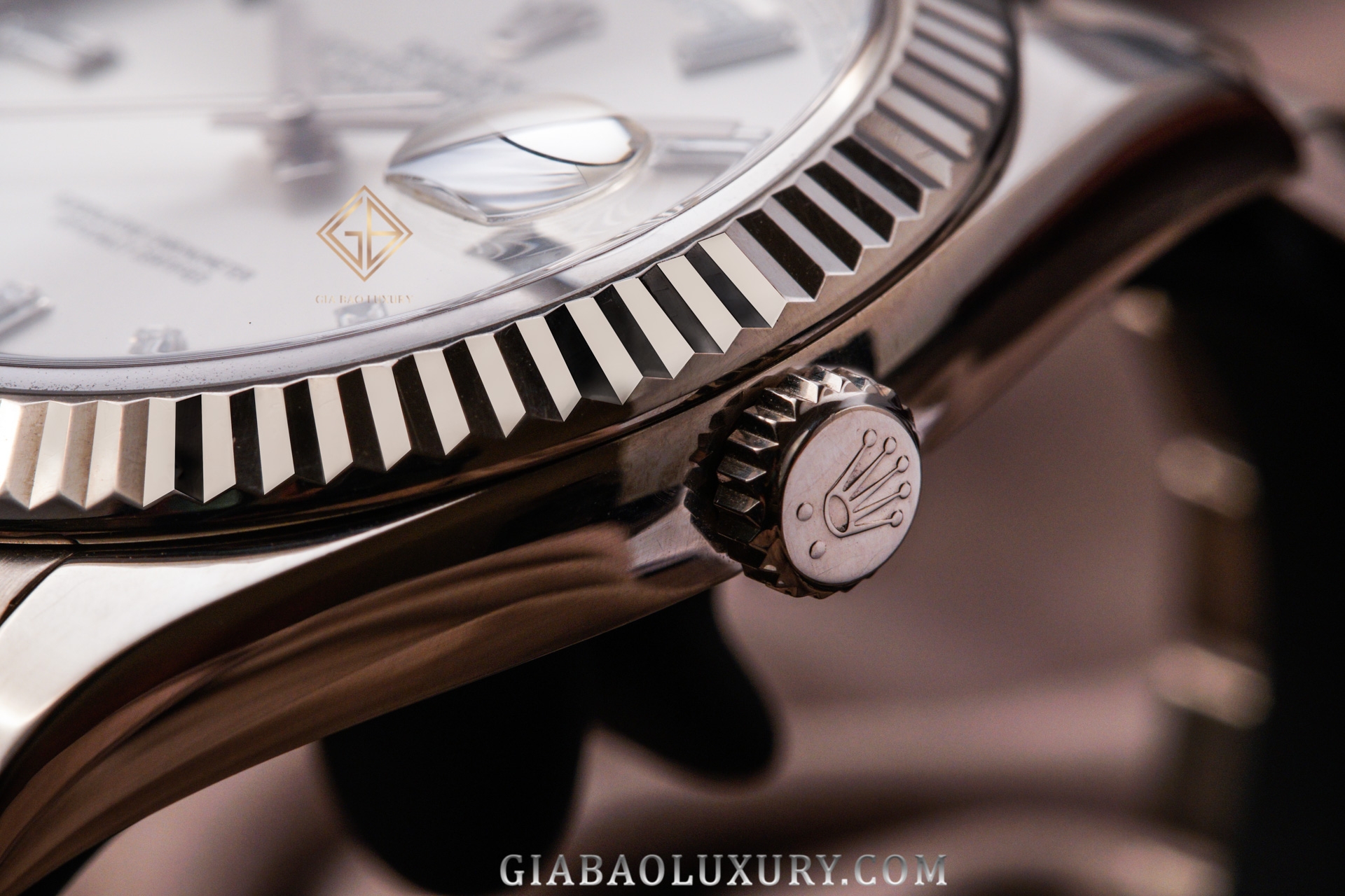 đồng hồ Rolex Day-Date mang mã hiệu 228239