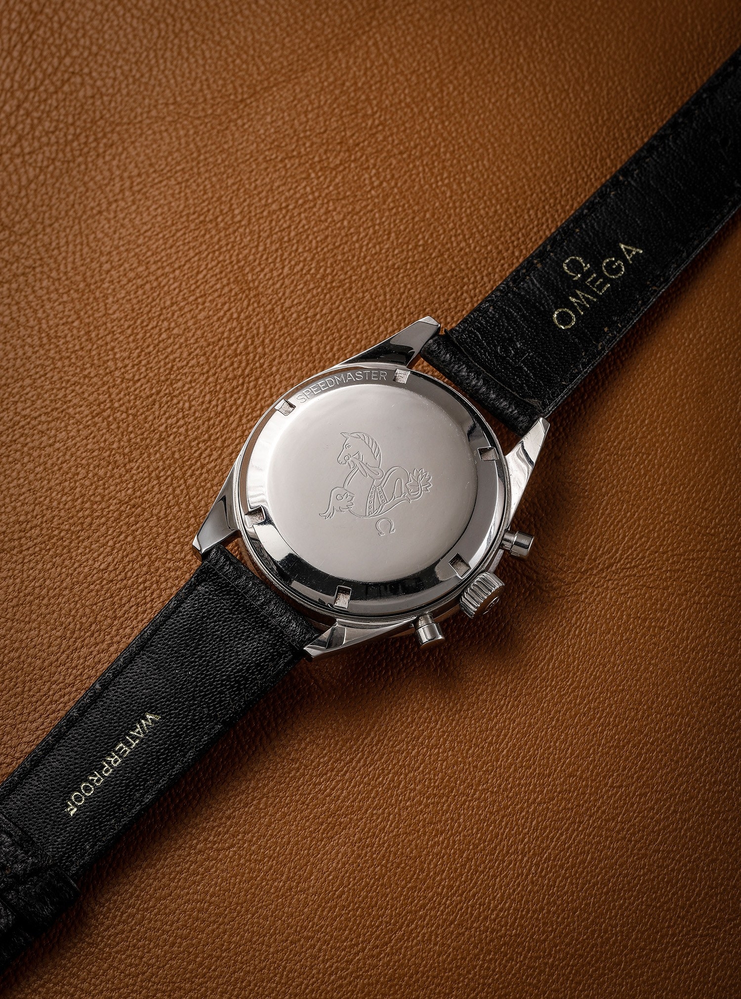 Đồng hồ Omega Speedmaster Broad Arrow 2915 chưa bị lão hoá mặt số