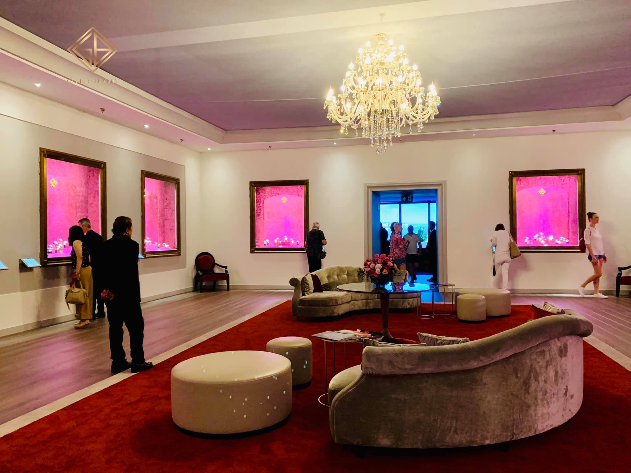 Sự Kiện Watch Art Grand Exhibition Diễn Ra Tại Singapo