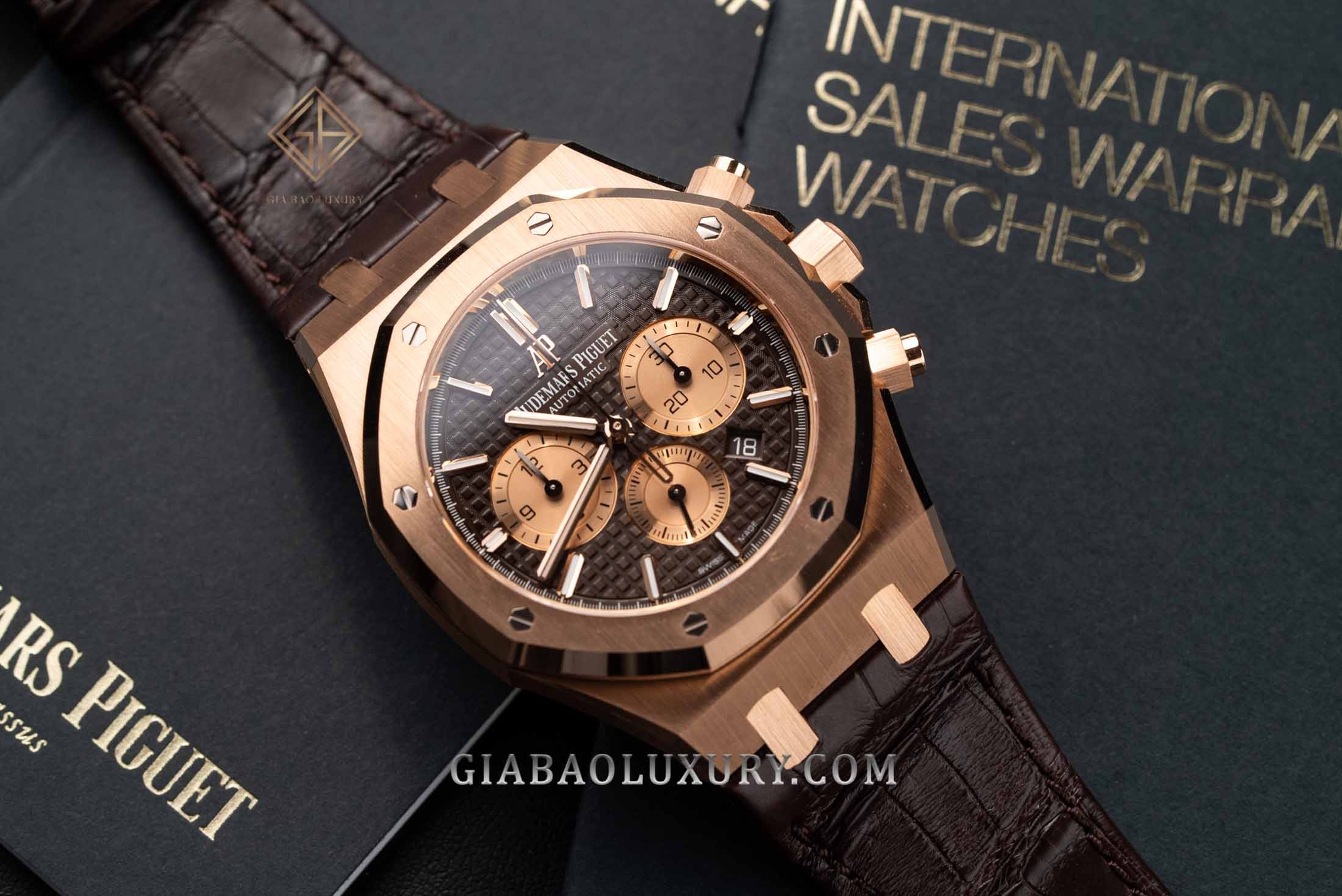 Audemars Piguet Royal Oak Chronograph mã hiệu 26331OR.OO.D821CR.01