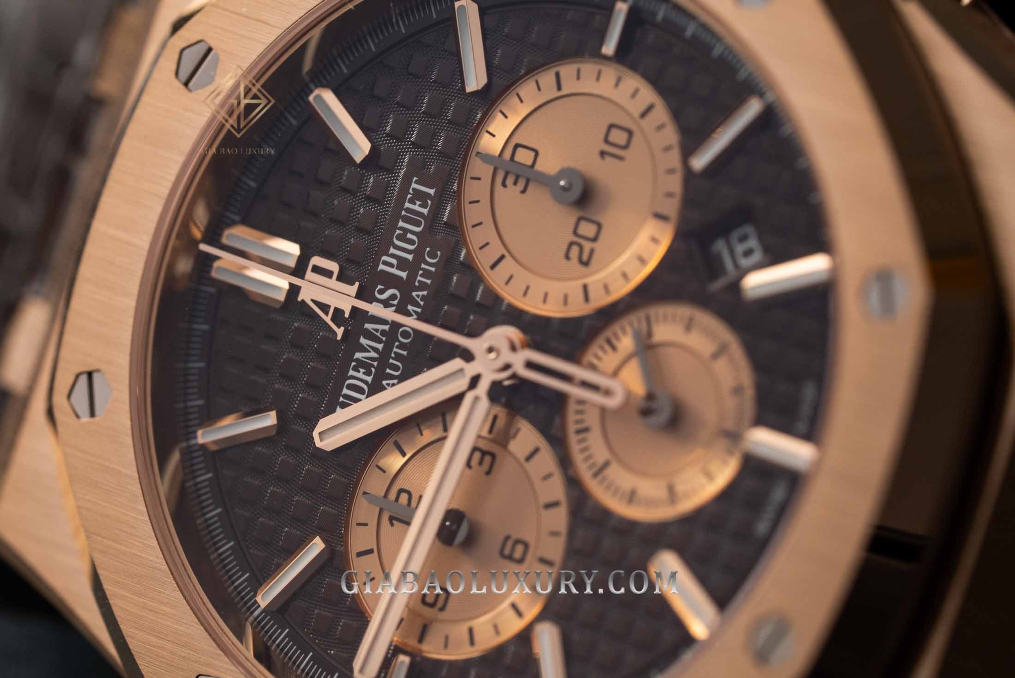 Audemars Piguet Royal Oak Chronograph mã hiệu 26331OR.OO.D821CR.01